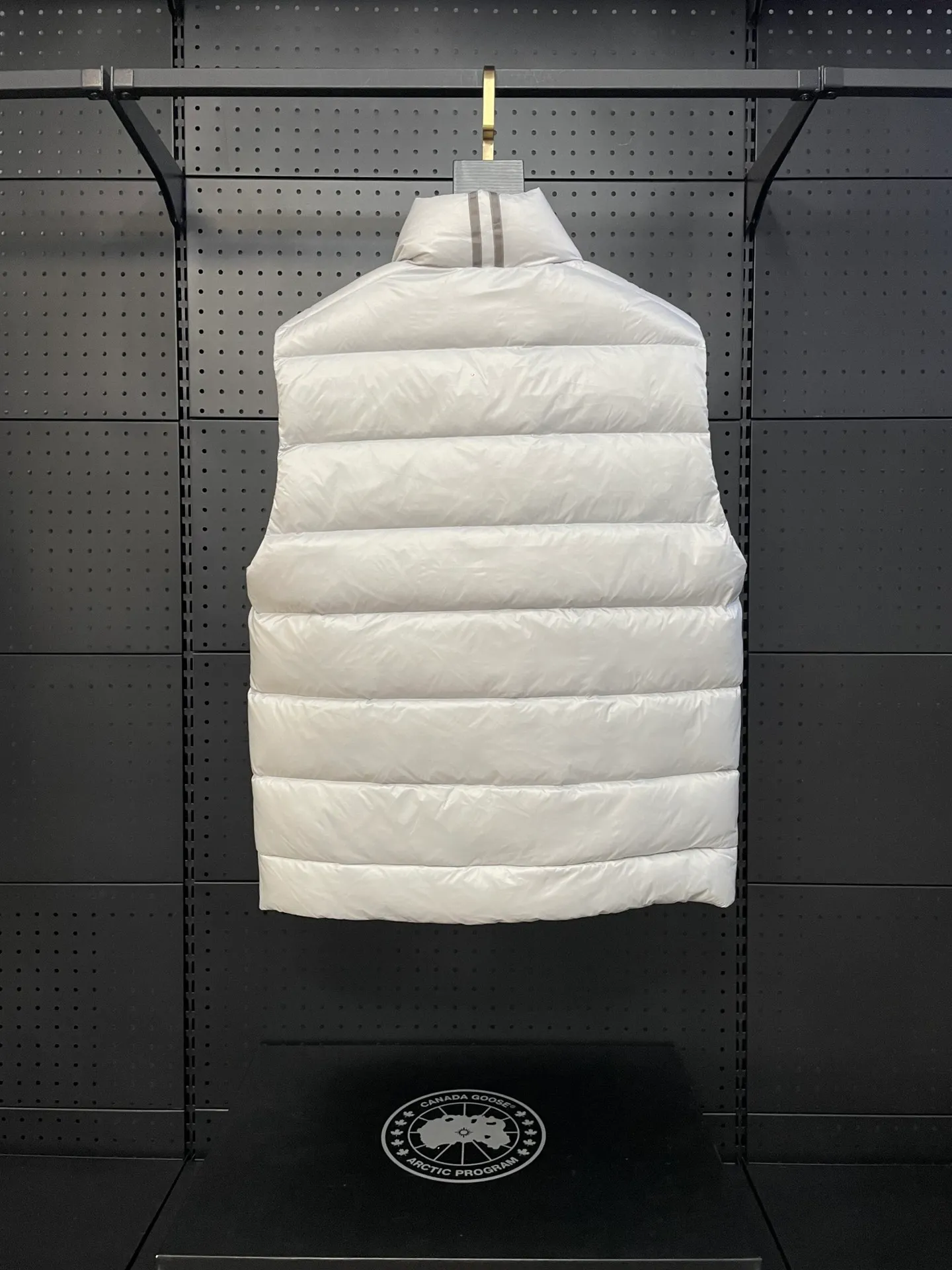 P560 Canadian brand CanadaGoose men's and women's CROFTON lightweight down vest 2229M DWR water-repellent treatment WindWall windproof fabric 700 fleece filling original mold opening details one to one production The upper body effect is stunning Exclusively available on the Xiaohongshu purchasing platform The highest version on the market Size: XS S M L XL XXL